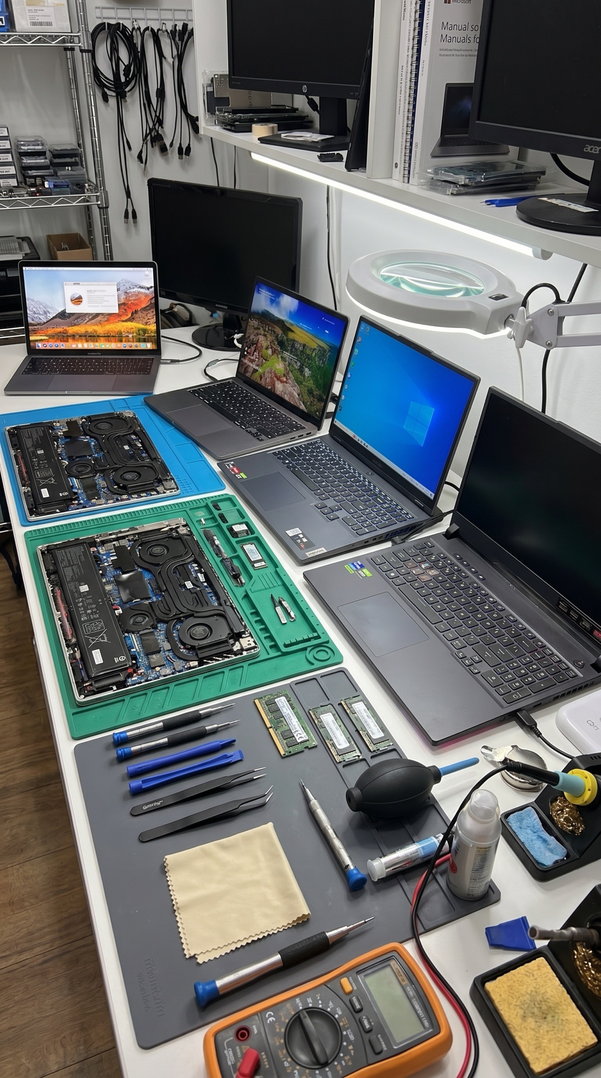 Equipos en revisión en el taller Yippi
